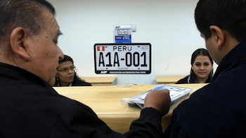 Cambio de placa en Perú
